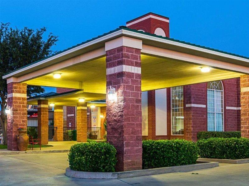 Quality Suites Lubbock Exterior photo
