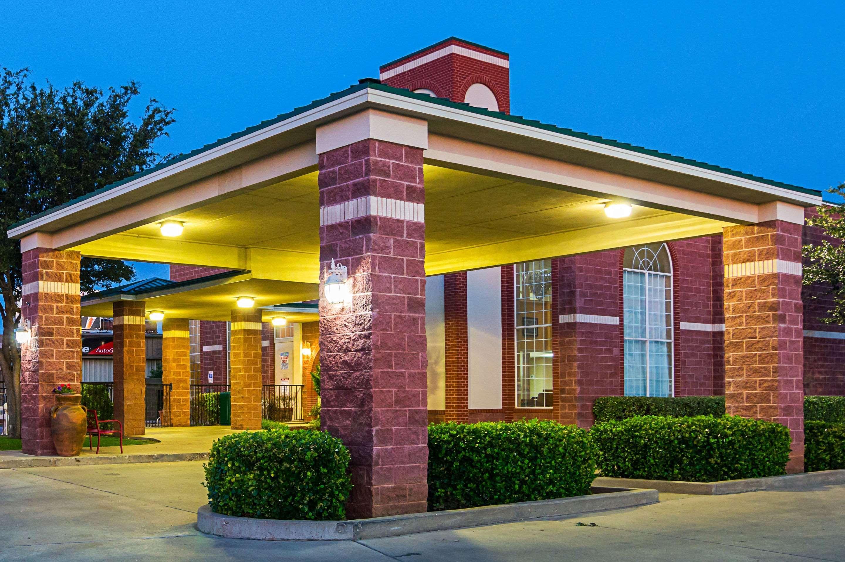 Quality Suites Lubbock Exterior photo