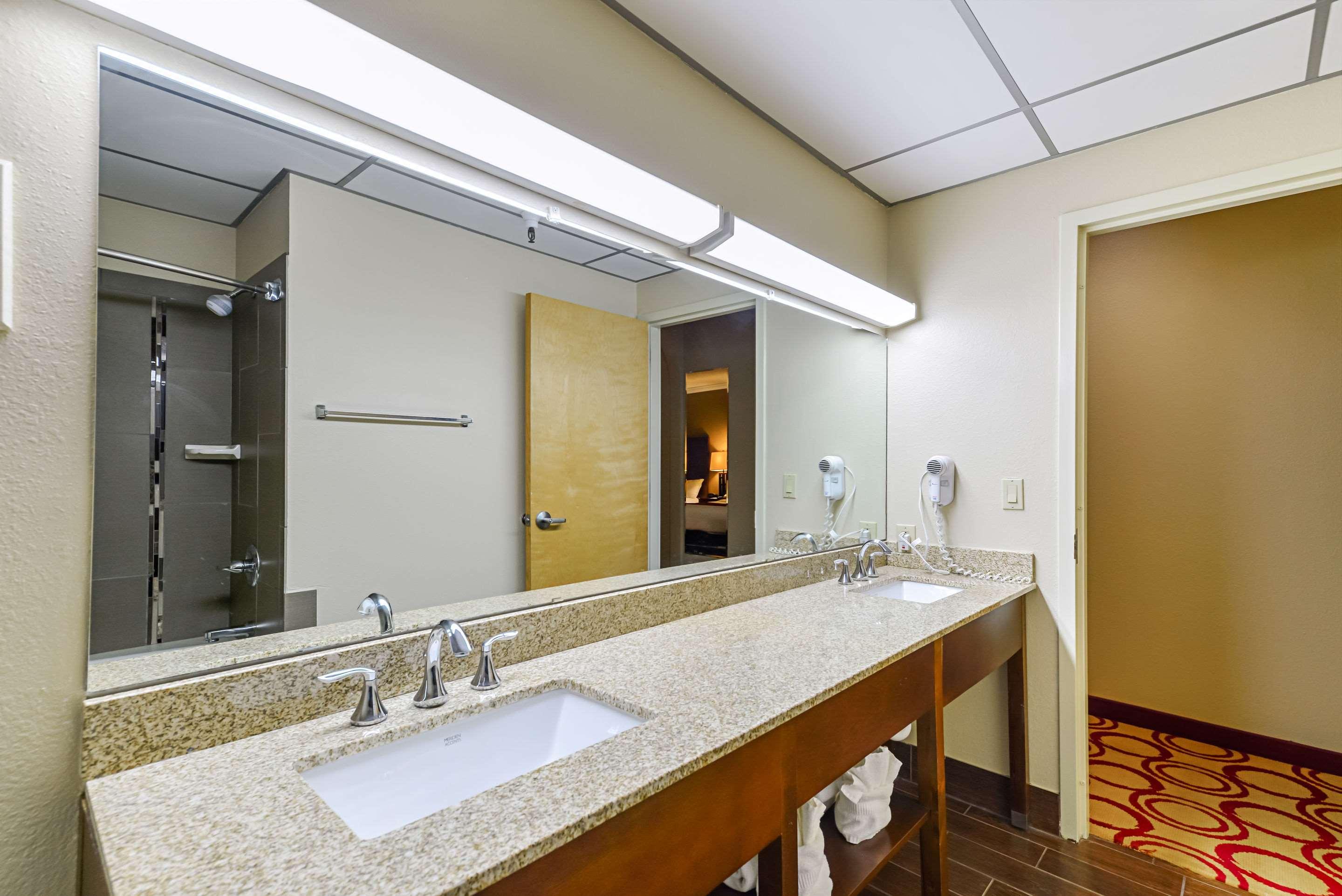 Quality Suites Lubbock Exterior photo