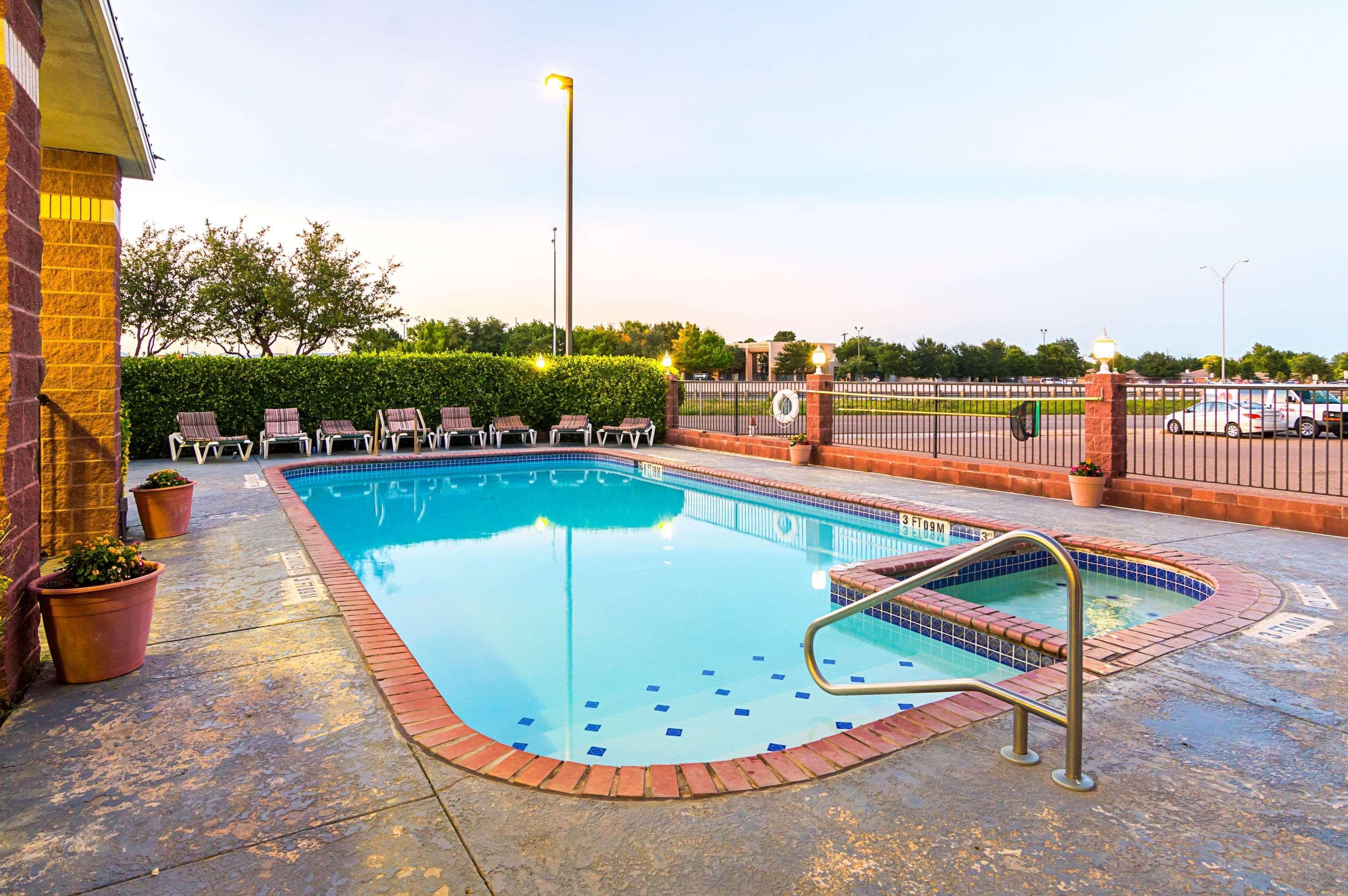 Quality Suites Lubbock Exterior photo