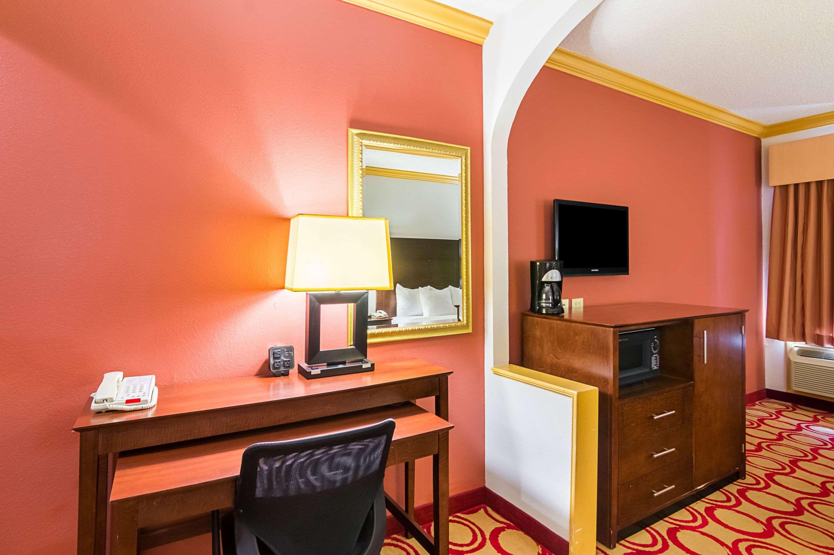 Quality Suites Lubbock Exterior photo