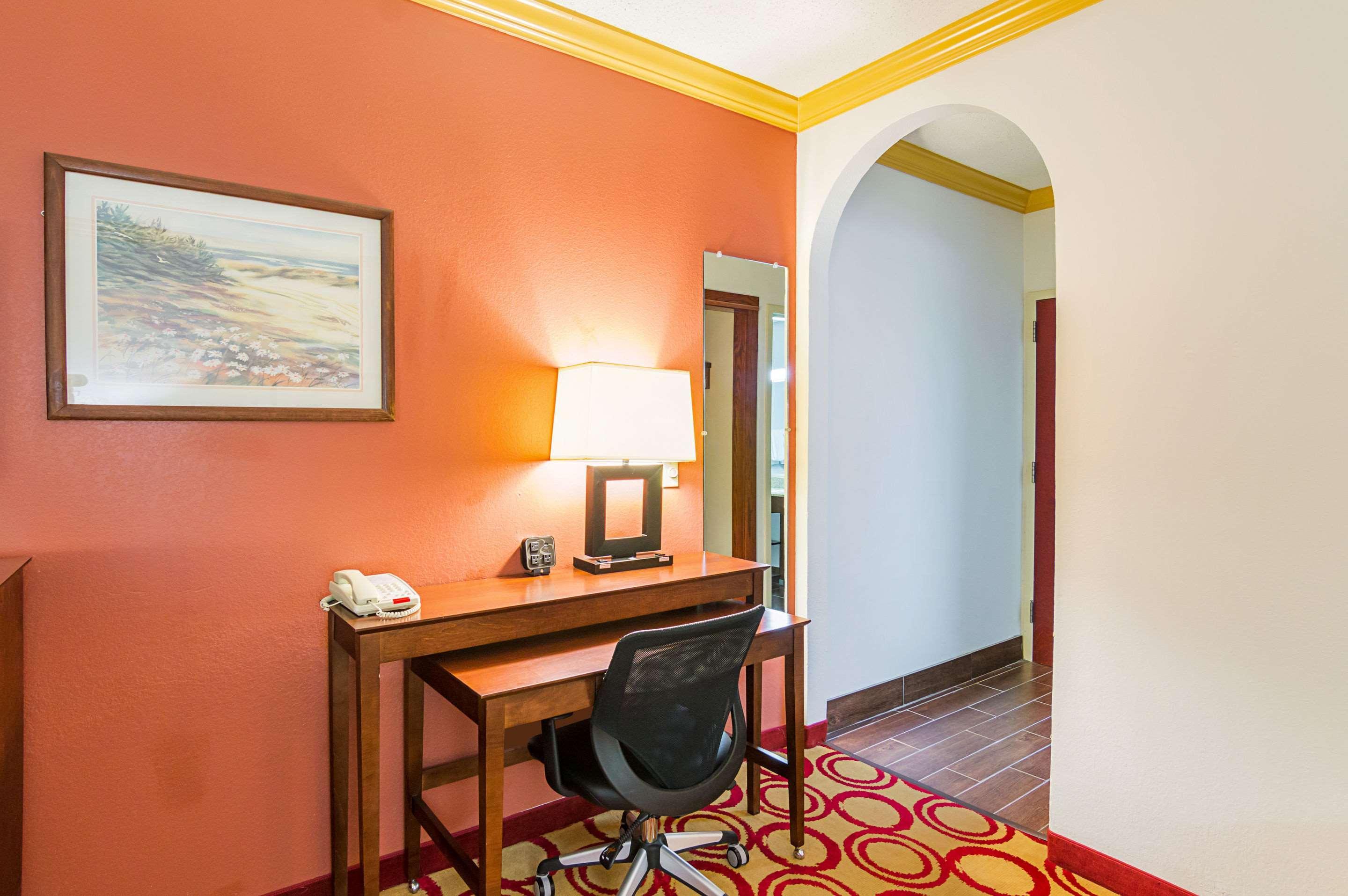Quality Suites Lubbock Exterior photo